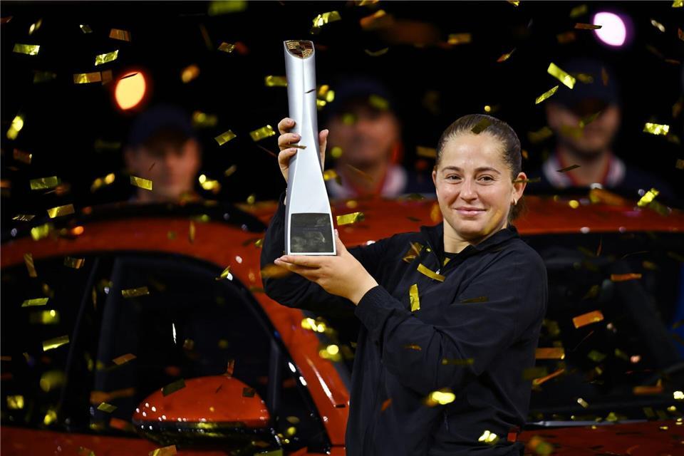 Jelena Ostapenko Celebrates Love and Luxury with Boyfriend and a Stunning New Porsche Macan Turbo! Jelena Ostapenko Celebrates Love and Luxury with Boyfriend and a Stunning New Porsche Macan Turbo!