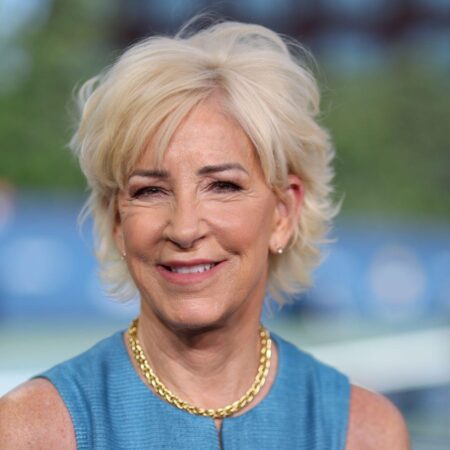 ESPN commentators Chris Evert and Chris Fowler brutally sum up women’s Wimbledon final – Daily Express US ESPN commentators Chris Evert and Chris Fowler brutally sum up women’s Wimbledon final – Daily Express US